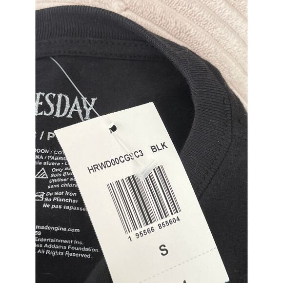 Wednesday 'We Prefer Spooky' Halloween Short Sleeve Tee Women Size Small NEW - Picture 5 of 5